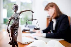 Преимущества услуг адвокатов или почему стоит обратиться к настоящему  профессионалу?